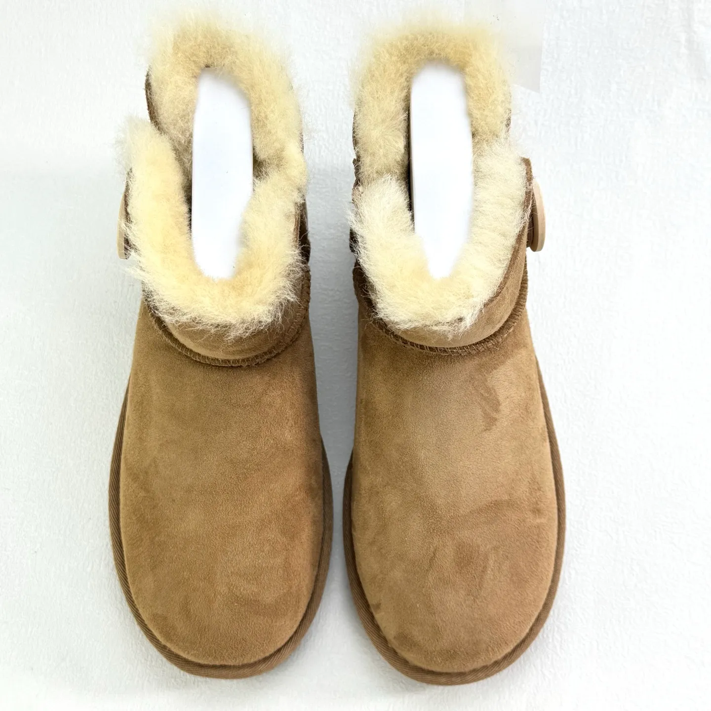 💰400 1016422 UGG KALLEN LACE Mainstream technology in the market: sheepskin and wool integrated. Use Longfeng A-grade sheepskin and wool integrated raw materials. The original leather panel is tanned and filled with fiber. It feels soft and has a uniform color. No further processing or compounding operations are required. Size: 35 36 37 38 39 40